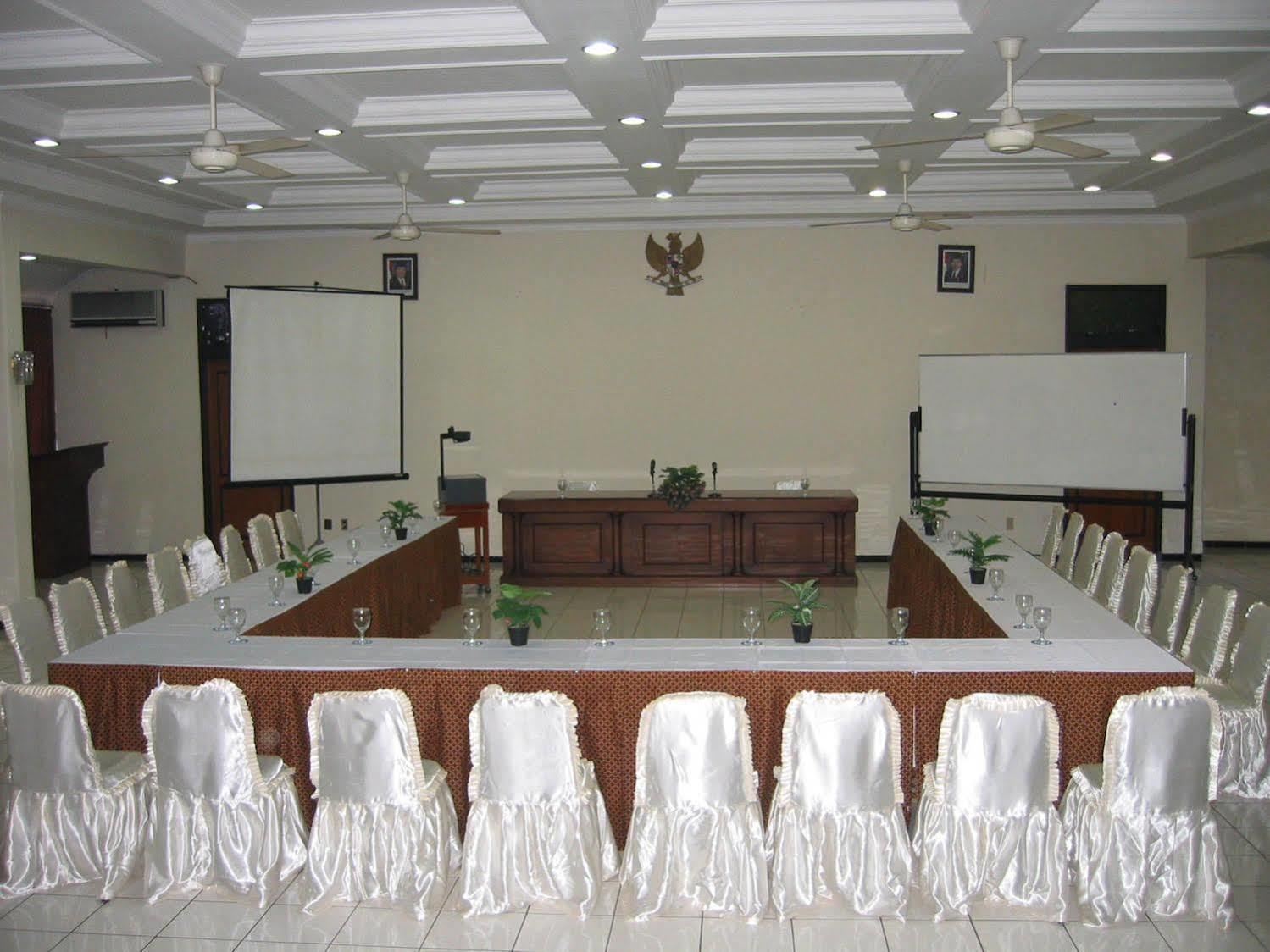 Front One Resort Magelang Kültér fotó
